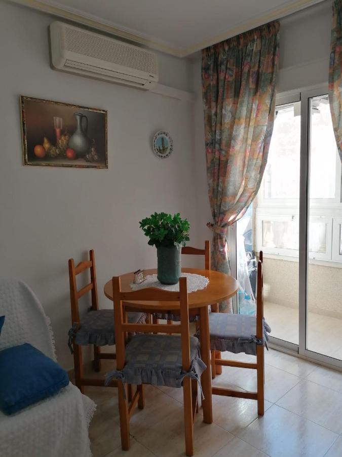 Gemuetliche Ferienwohnung In Torrevieja Ca100M Vom Strand Playa Del Cura Entfernt المظهر الخارجي الصورة