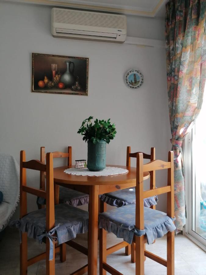 Gemuetliche Ferienwohnung In Torrevieja Ca100M Vom Strand Playa Del Cura Entfernt المظهر الخارجي الصورة